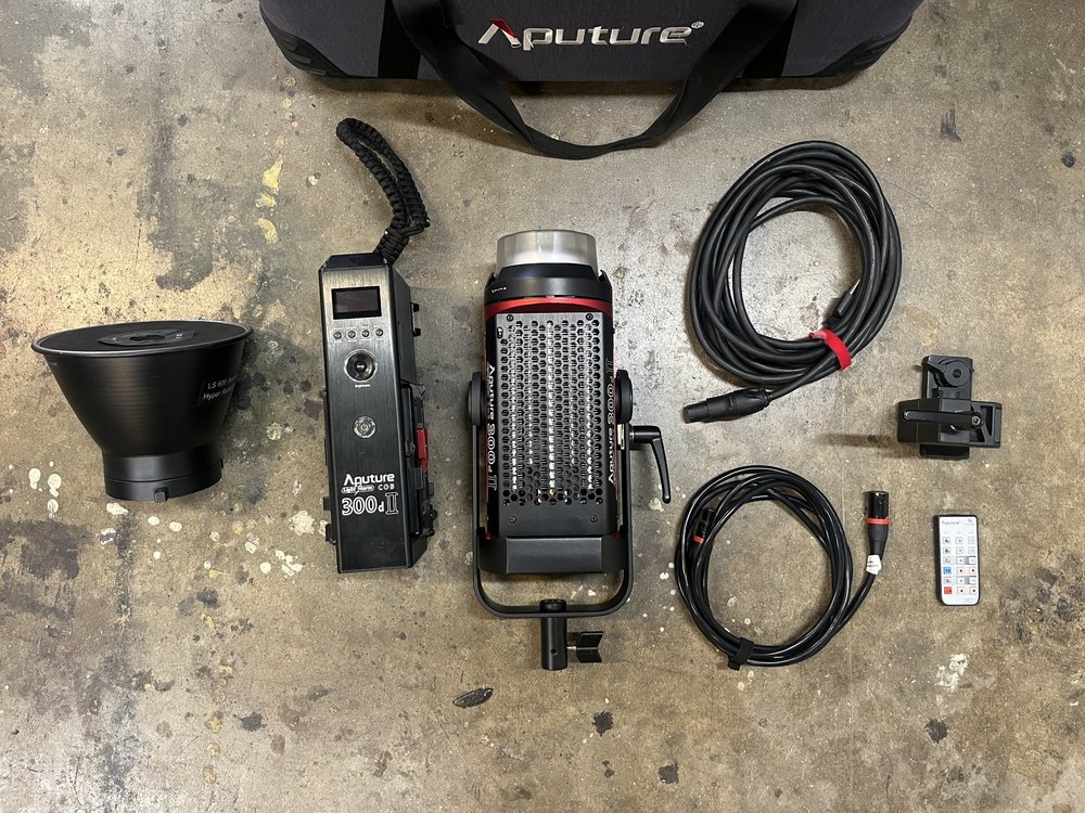 Aputure LS 300d II rental case contents