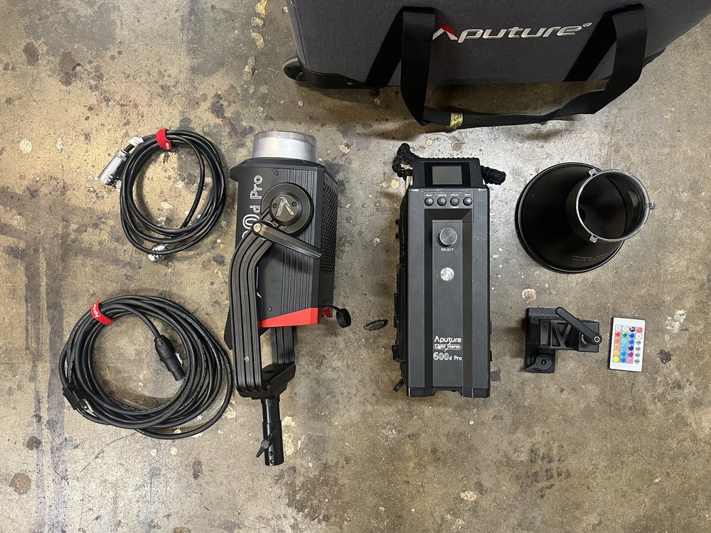 Aputure LS 600d Pro rental case contents
