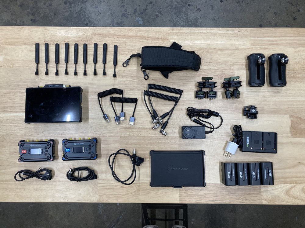 Hollyland Pyro 7 rental case contents